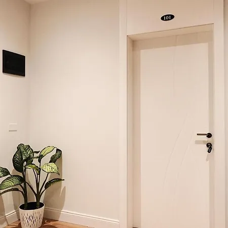 101 Cirk Apartman *